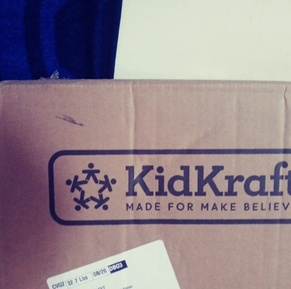 Toddlers/ infant bed with bars on each side. - Picture 3 of 4